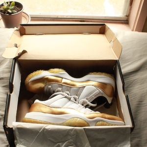air-jordan-11-retro Gold & White